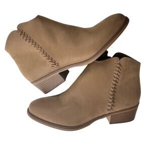 Mia Jaice  Women's Heeled Round Toe Tan Ankle Bootie Size 9.5 NEW